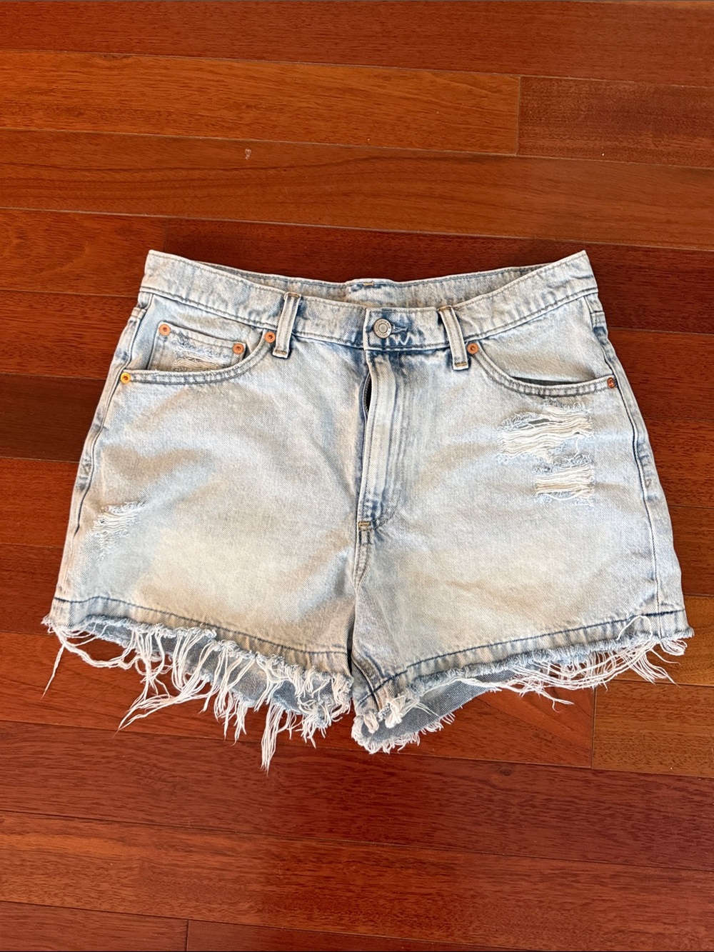 Gap Women’s 4” High Rise Stride Shorts Light Wash Distressed Denim Size 30 | 10R